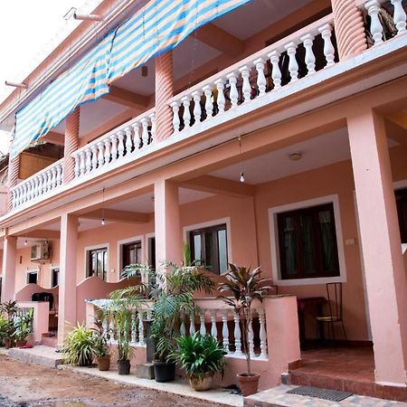 Stanleys Guest House Baga Esterno foto