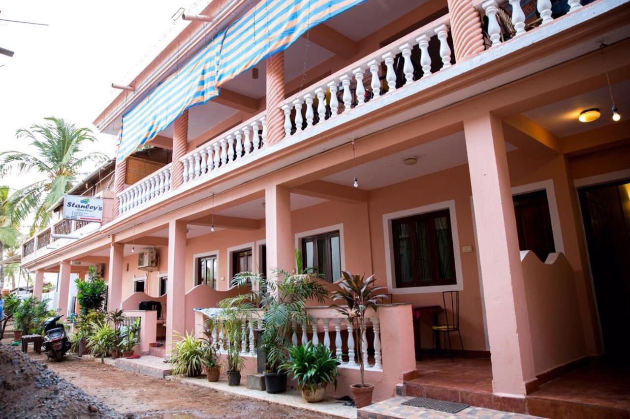 Stanleys Guest House Baga Esterno foto