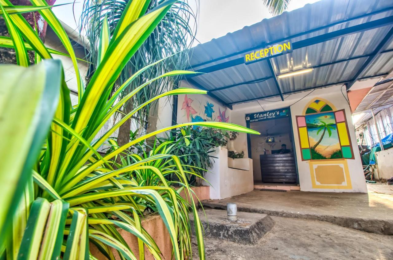 Stanleys Guest House Baga Esterno foto