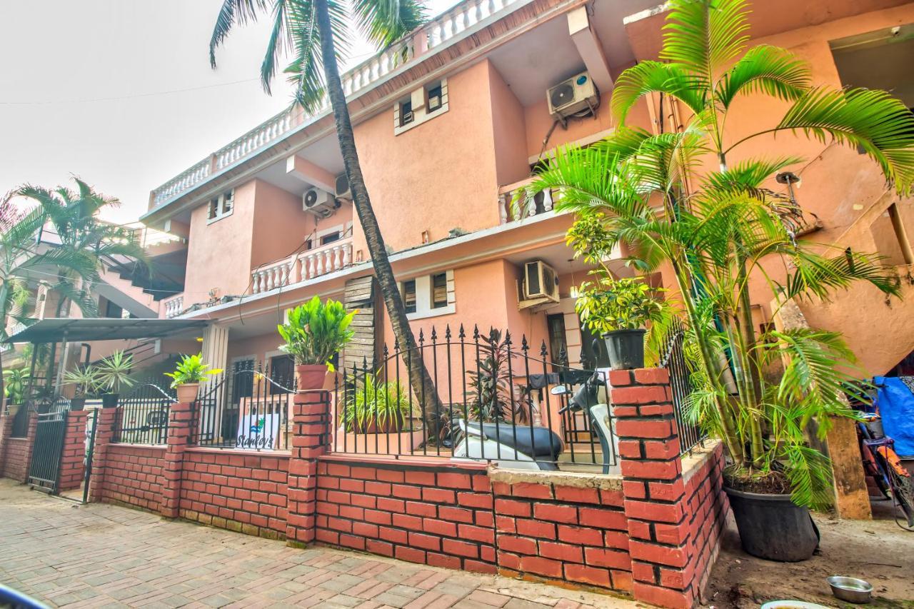 Stanleys Guest House Baga Esterno foto