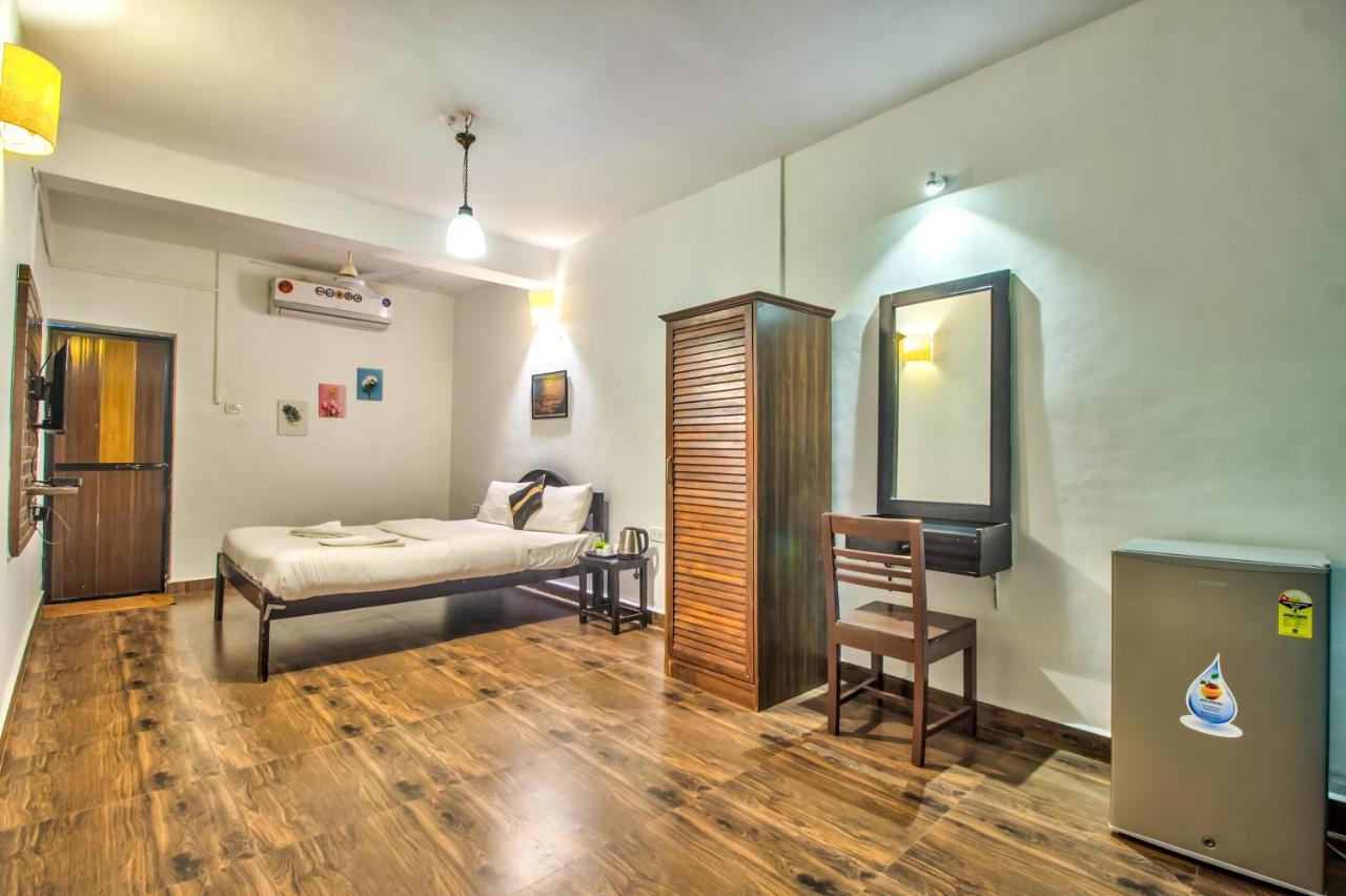 Stanleys Guest House Baga Esterno foto